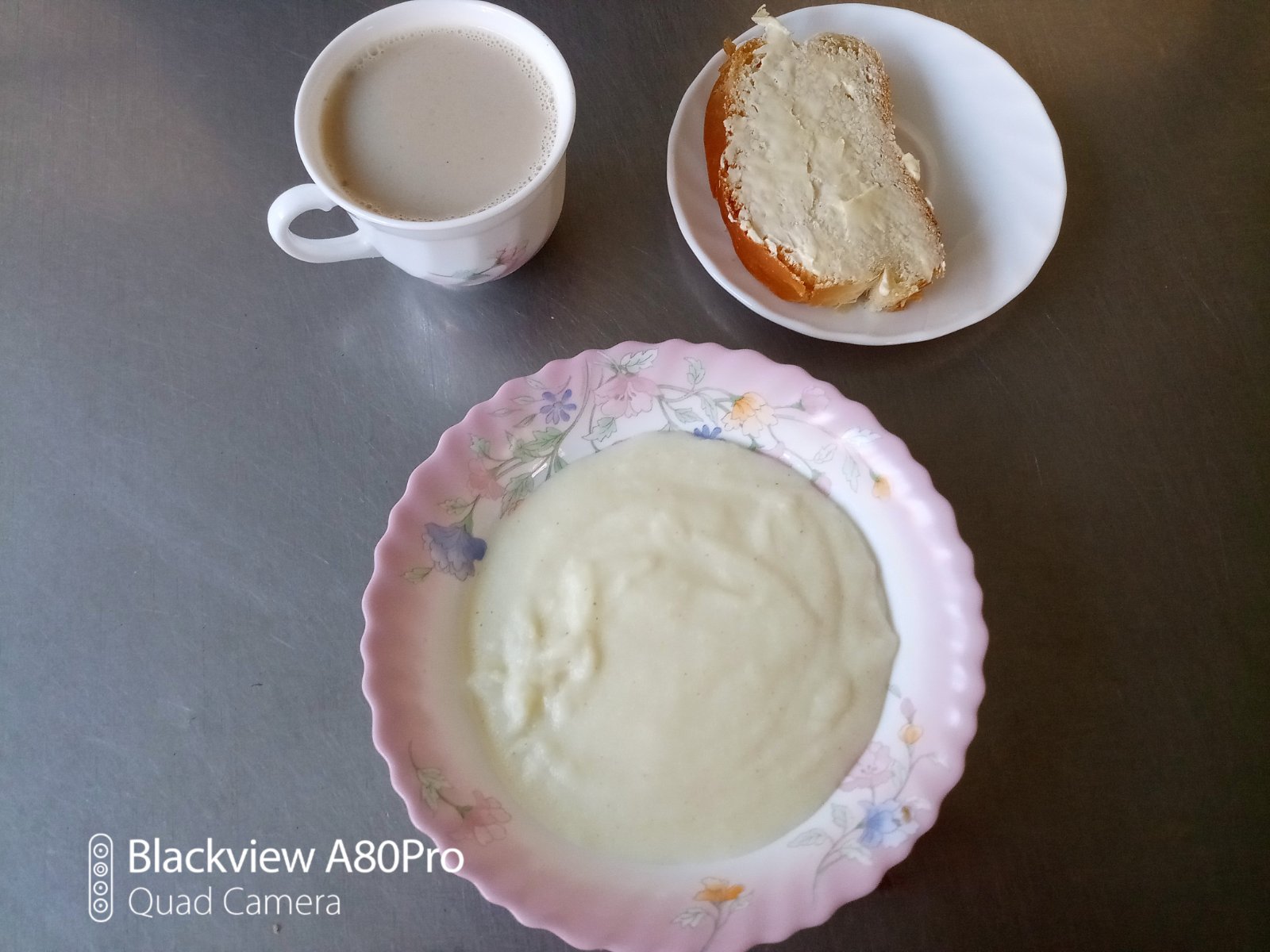 Завтрак день-1
Батон, масло
Каша молочная манная
Чай с сахаром, лимоном
Кофейный напиток